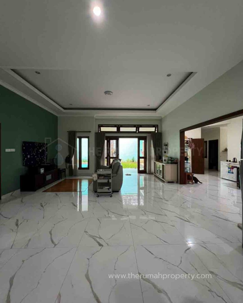 Jual-Rumah-Ada-Kolam-Renang-Dalam-Komplek-di-Pasar-Minggu-Jakarta-Selatan-Jalan-Lebar-5