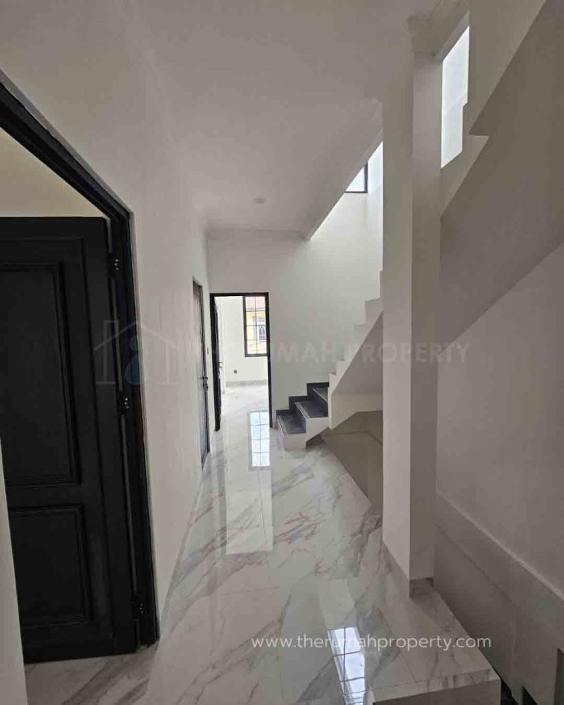 Jual-Rumah-Baru-3-Lantai-American-Classic-Veteran-Jakarta-Selatan-Dekat-ke-Tol-Veteran-3-1