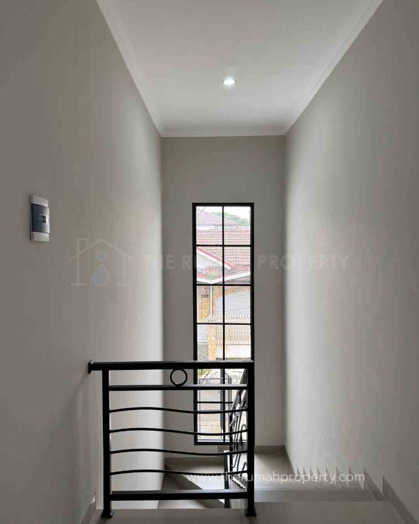 Jual-Rumah-Baru-Cinere-Dalam-Komplek-2-Lantai-3-Kamar-7
