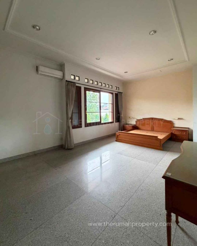 Jual-Rumah-Dalam-Cluster-Cilandak-Jalan-Lebar-Dekat-ke-Sekolah-Internasional-dan-Tol-9