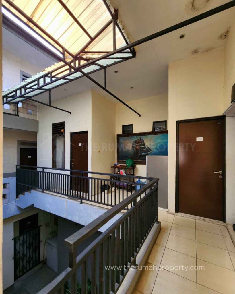 Jual-Rumah-Kost-beserta-Tempat-Tinggal-Pribadi-Cilandak-Jakarta-Selatan-Dekat-MRT-Cipete-7