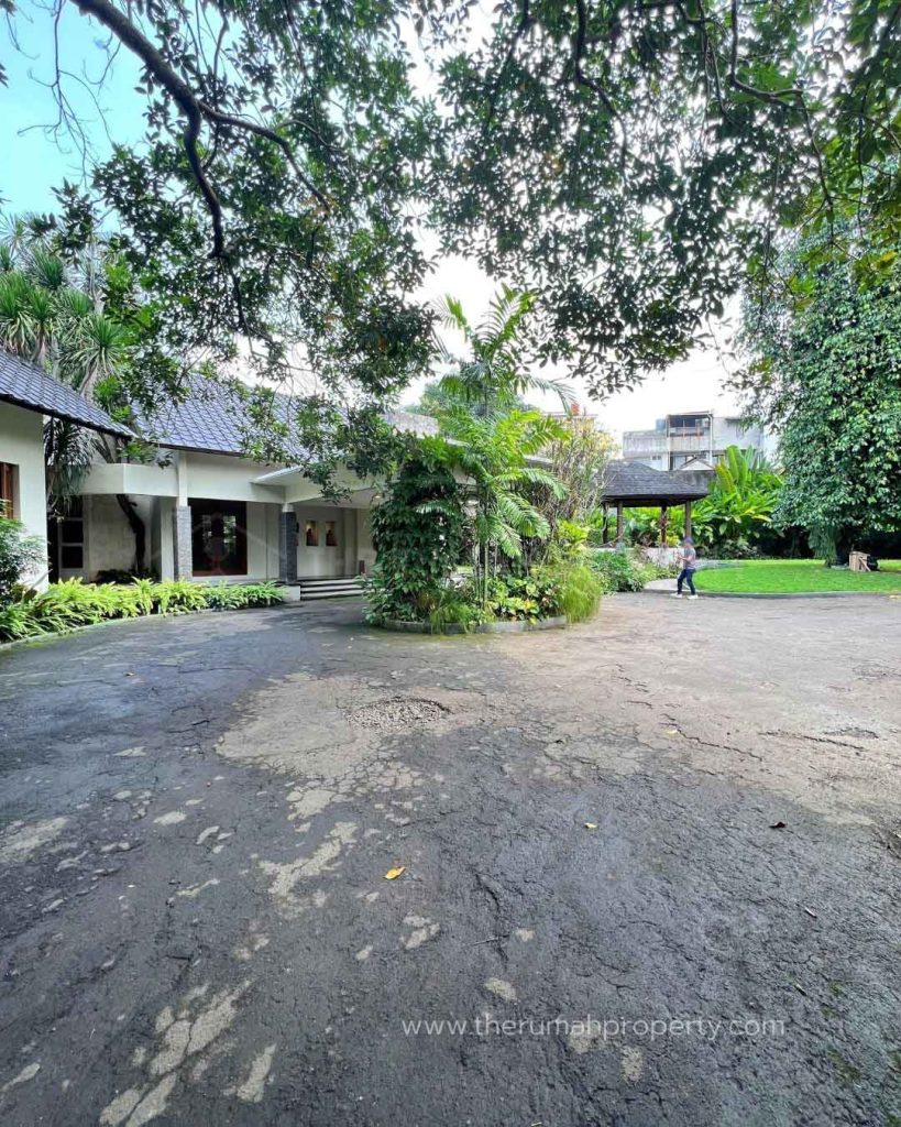Jual-Rumah-Mewah-di-Cipete-Jakarta-Selatan-Ada-Kolam-Renang-1
