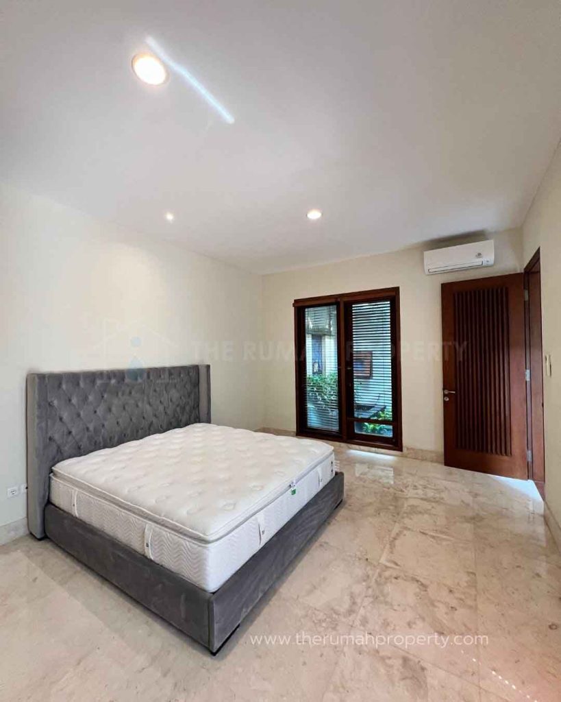 Jual-Rumah-Mewah-di-Cipete-Jakarta-Selatan-Ada-Kolam-Renang-11