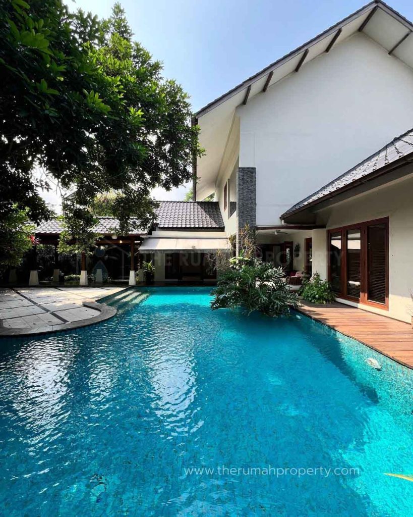 Jual-Rumah-Mewah-di-Cipete-Jakarta-Selatan-Ada-Kolam-Renang-3