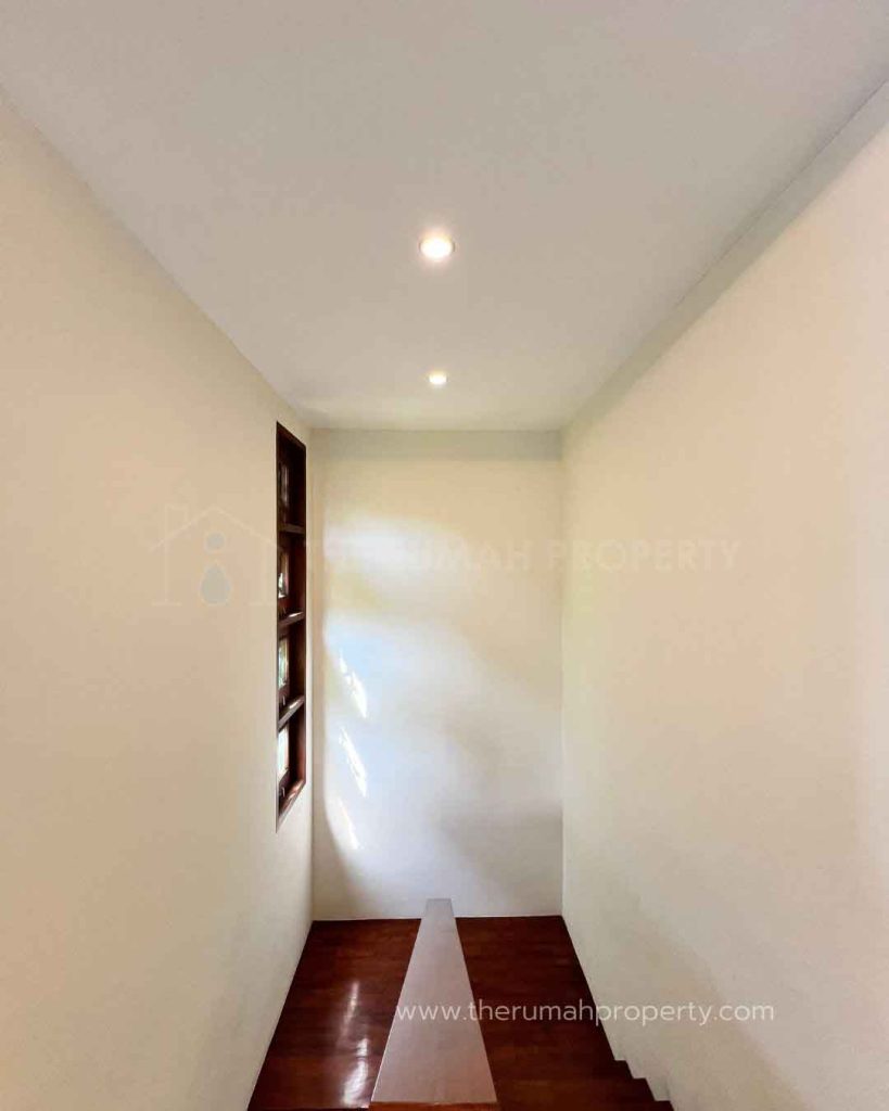 Jual-Rumah-Mewah-di-Cipete-Jakarta-Selatan-Ada-Kolam-Renang-9
