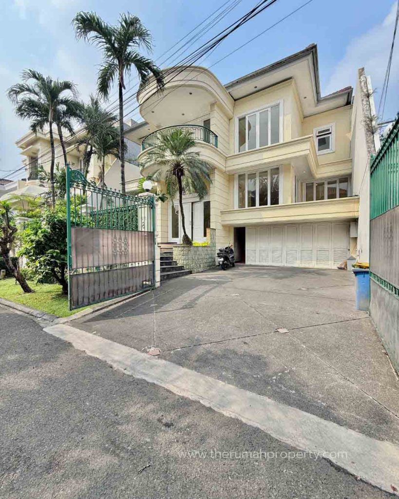 Jual-Rumah-di-Pondok-Indah-Jakarta-Selatan-2-Lantai-Berportal-Private-Pool-1