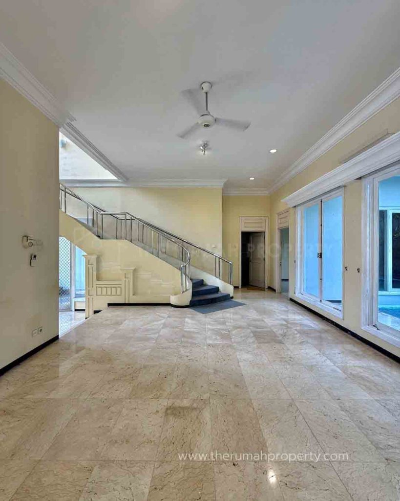 Jual-Rumah-di-Pondok-Indah-Jakarta-Selatan-2-Lantai-Berportal-Private-Pool-4