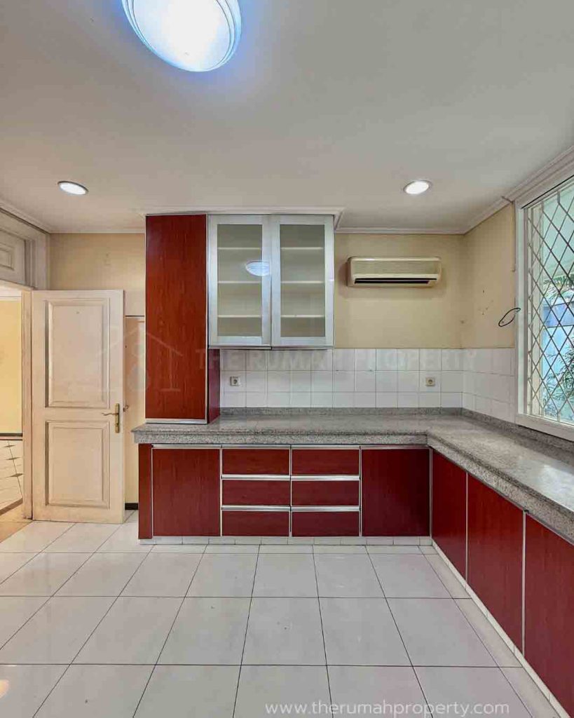 Jual-Rumah-di-Pondok-Indah-Jakarta-Selatan-2-Lantai-Berportal-Private-Pool-6