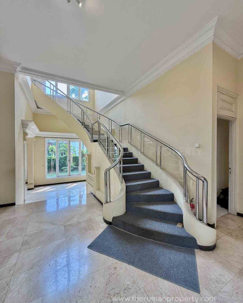 Jual-Rumah-di-Pondok-Indah-Jakarta-Selatan-2-Lantai-Berportal-Private-Pool-7