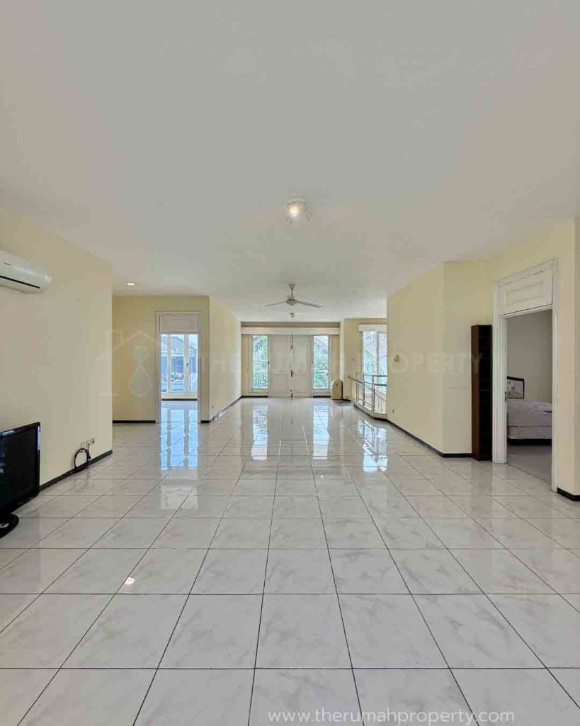 Jual-Rumah-di-Pondok-Indah-Jakarta-Selatan-2-Lantai-Berportal-Private-Pool-8