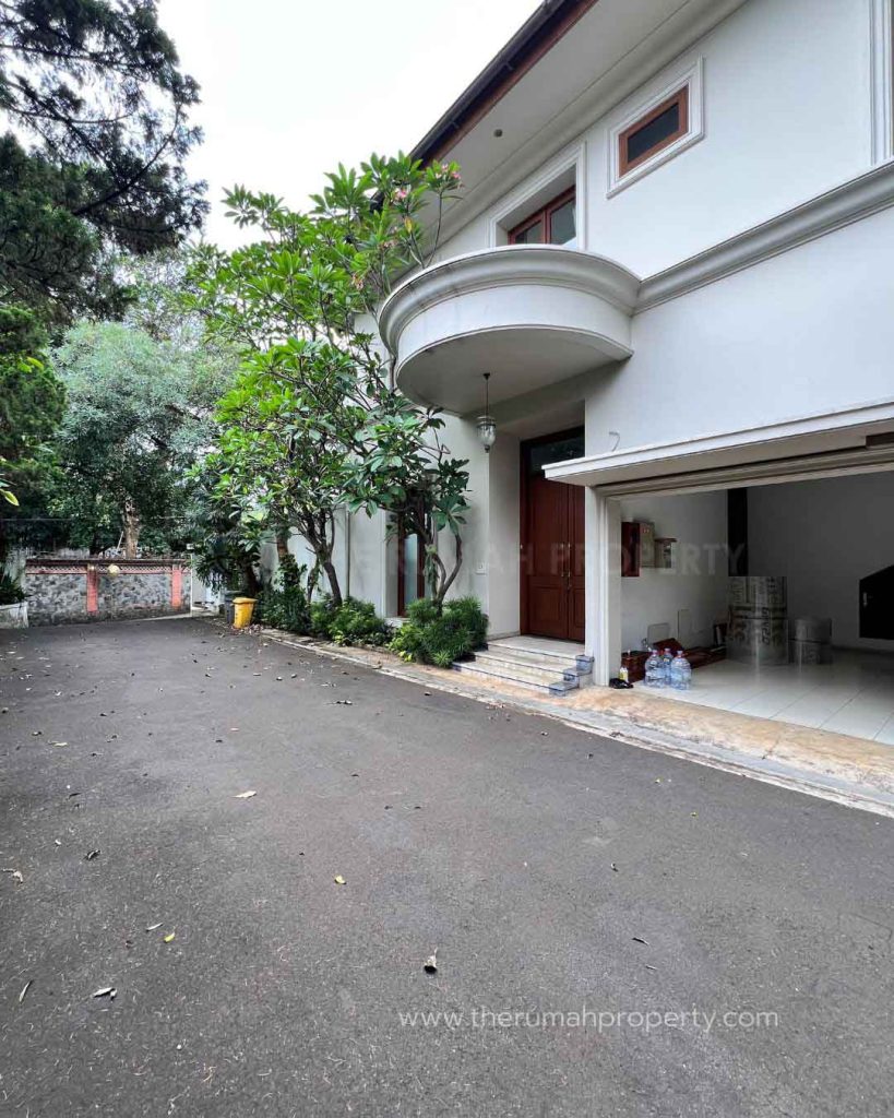 Rumah-Cluster-Kemang-Lay-Out-Lapang-Private-Pool-Halaman-Luas-Dekat-ke-Kemang-Raya-1