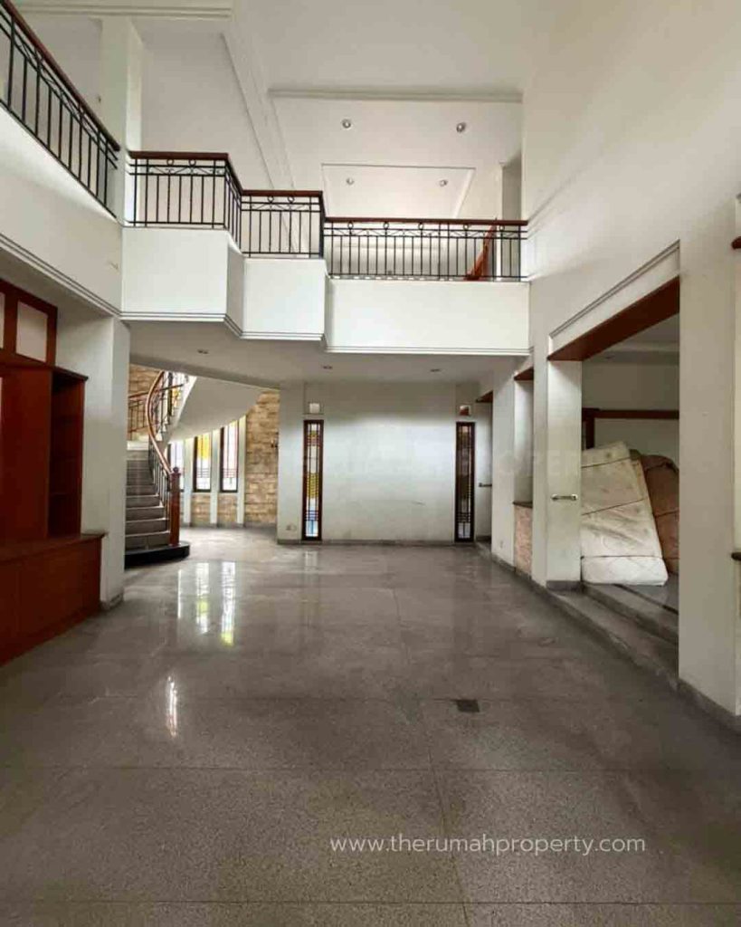 Rumah-Dalam-Komplek-Exclusive-Cilandak-One-Gate-Keamanan-24-Jam-Lingkungan-Asri-5