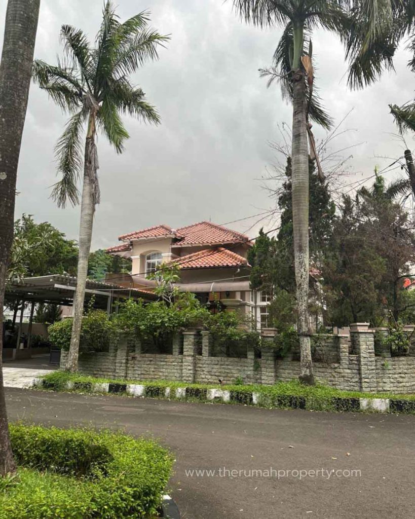 Rumah-Dijual-Dalam-Perumahan-di-Lebak-Bulus-Jaksel-Jalan-Lebar-Posisi-Hook-1