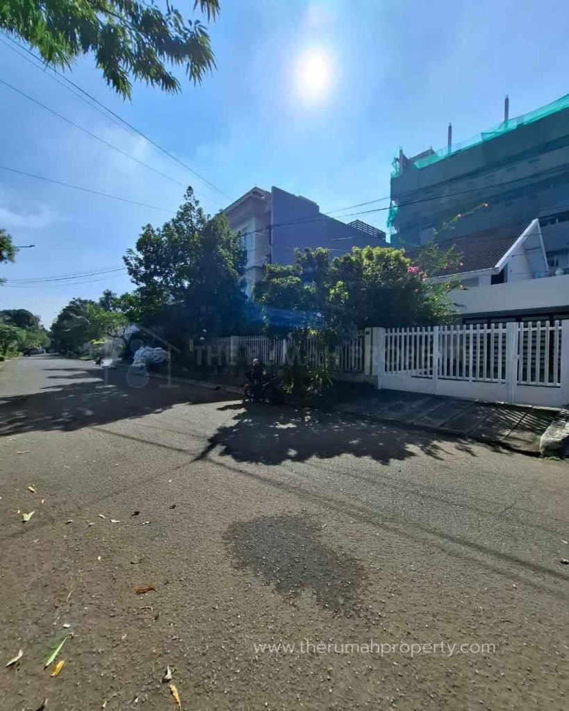 Rumah-Dijual-Exclusive-Area-Pondok-Indah-ROW-Jalan-Lebar-Harga-Mendekati-NJOP-1