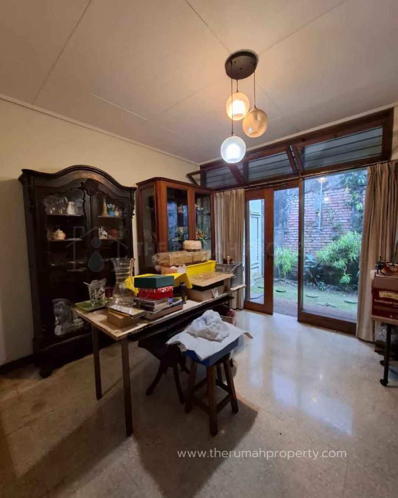 Rumah-Dijual-Exclusive-Area-Pondok-Indah-ROW-Jalan-Lebar-Harga-Mendekati-NJOP-4