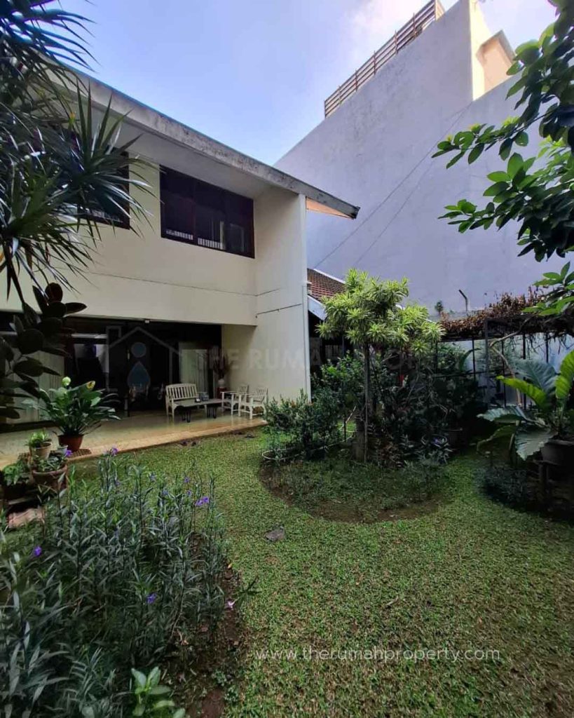 Rumah-Dijual-Exclusive-Area-Pondok-Indah-ROW-Jalan-Lebar-Harga-Mendekati-NJOP-5