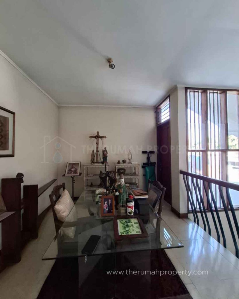 Rumah-Dijual-Exclusive-Area-Pondok-Indah-ROW-Jalan-Lebar-Harga-Mendekati-NJOP-8