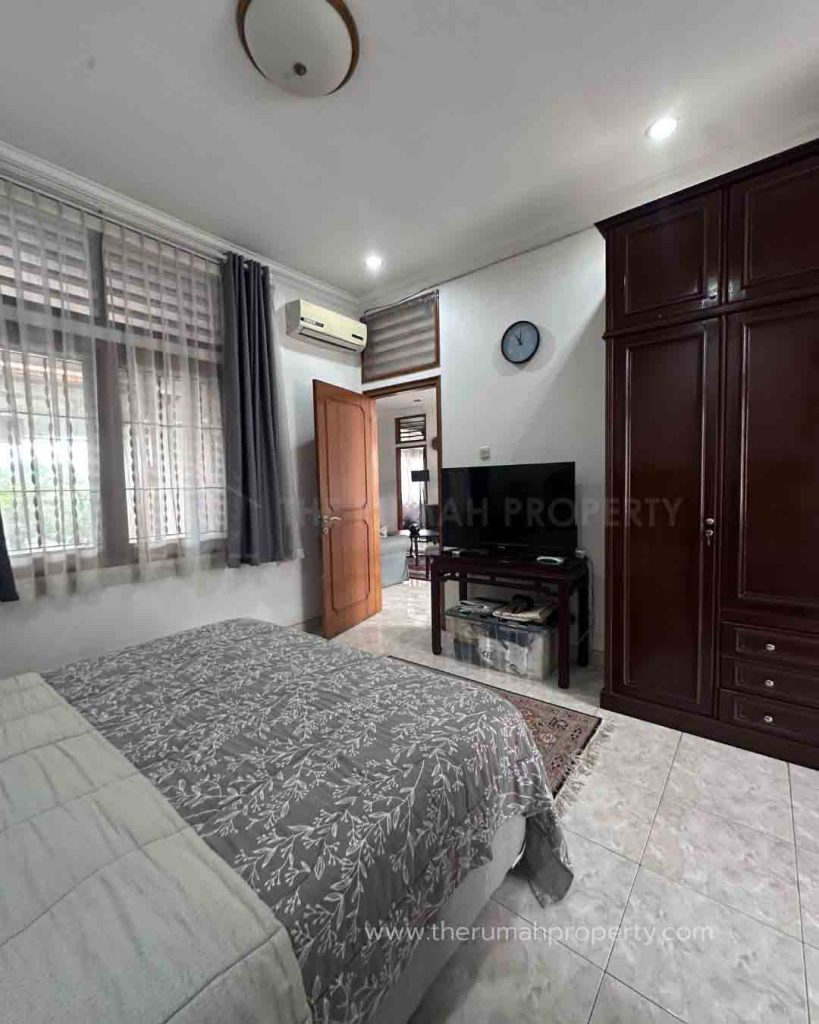 Rumah-Dijual-di-Bukit-Mas-Rempoa-Nuansa-Homey-dan-Asri-11