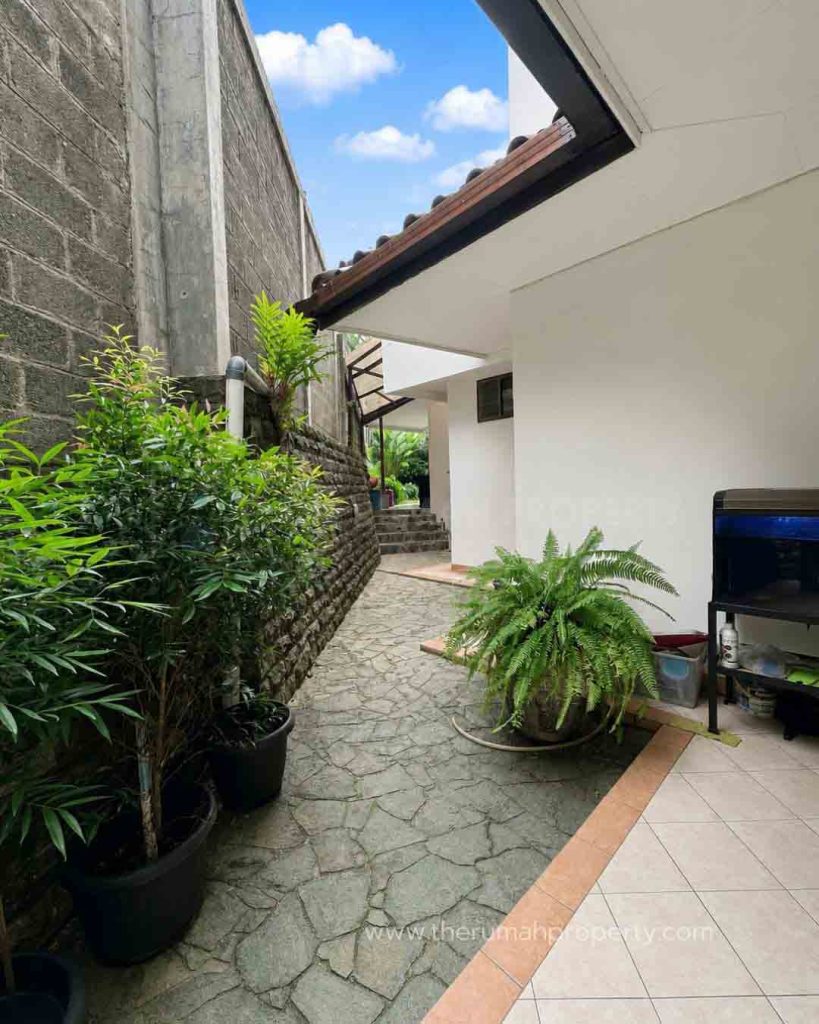 Rumah-Dijual-di-Bukit-Mas-Rempoa-Nuansa-Homey-dan-Asri-3