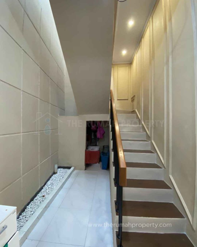Rumah-Dijual-di-Halim-Kampung-Makasar-Jaktim-2-Lantai-3-Kamar-5