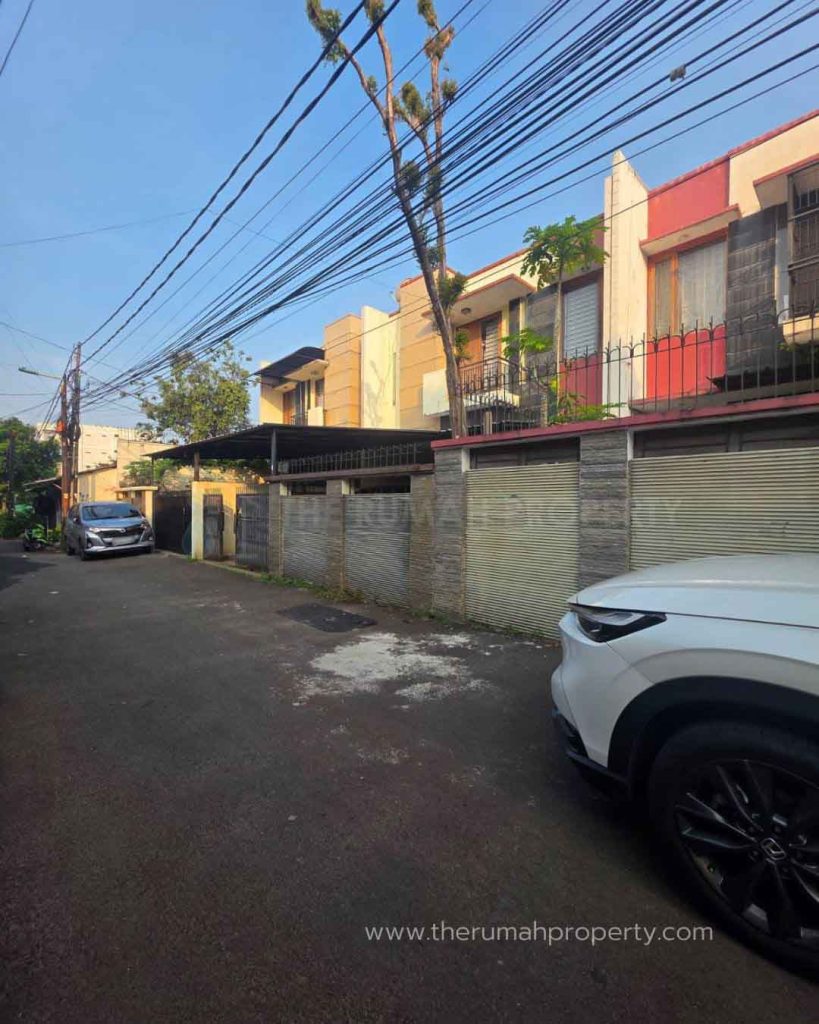 Rumah-Dijual-di-Kalibata-Pancoran-Jakarta-Selatan-2-Lantai-4-kamar-1