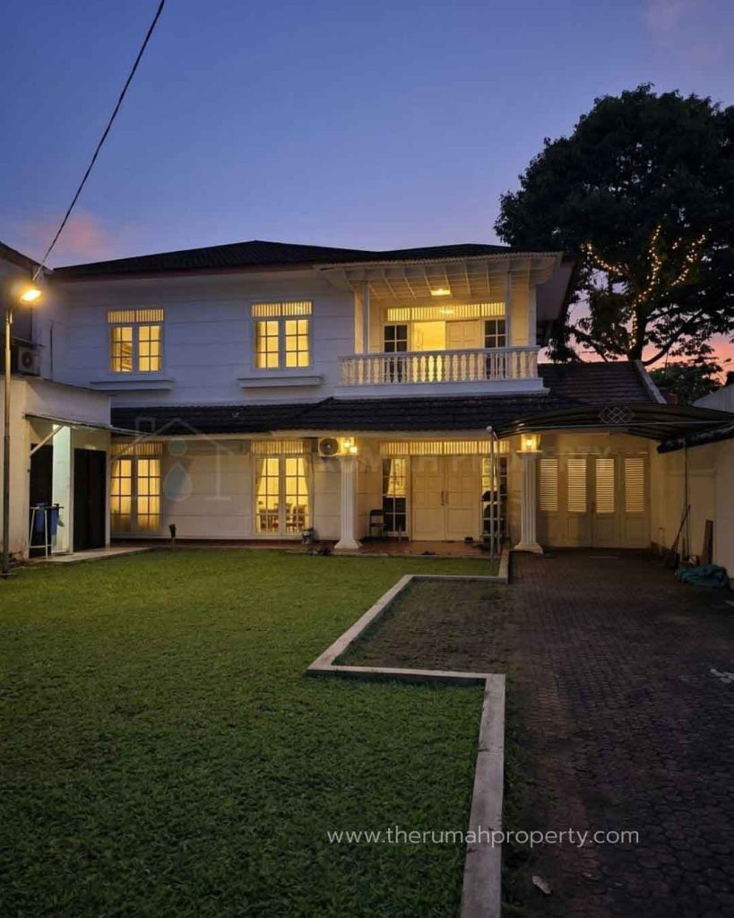 Rumah-Halam-Luas-Tebet-Jakarta-Selatan-Dekat-Gedung-Bidakara-2