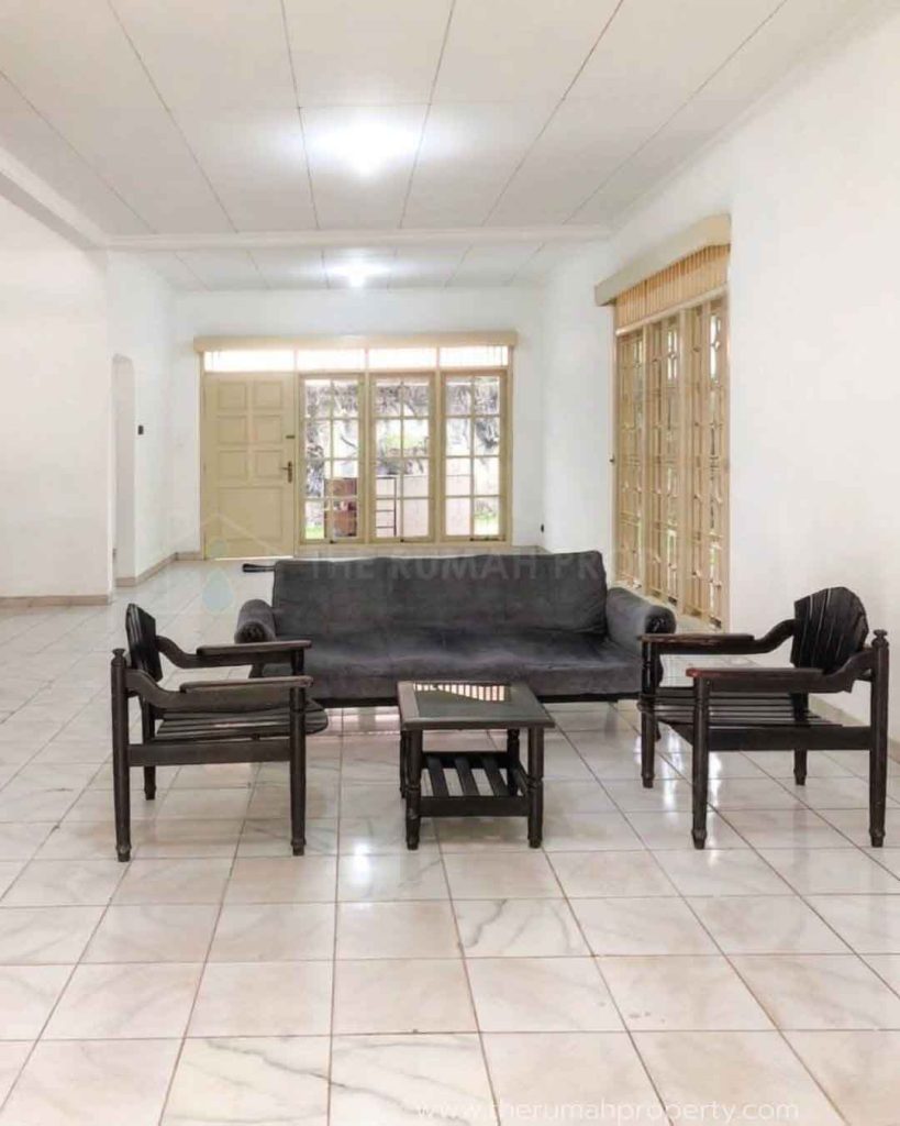 Rumah-Halam-Luas-Tebet-Jakarta-Selatan-Dekat-Gedung-Bidakara-5