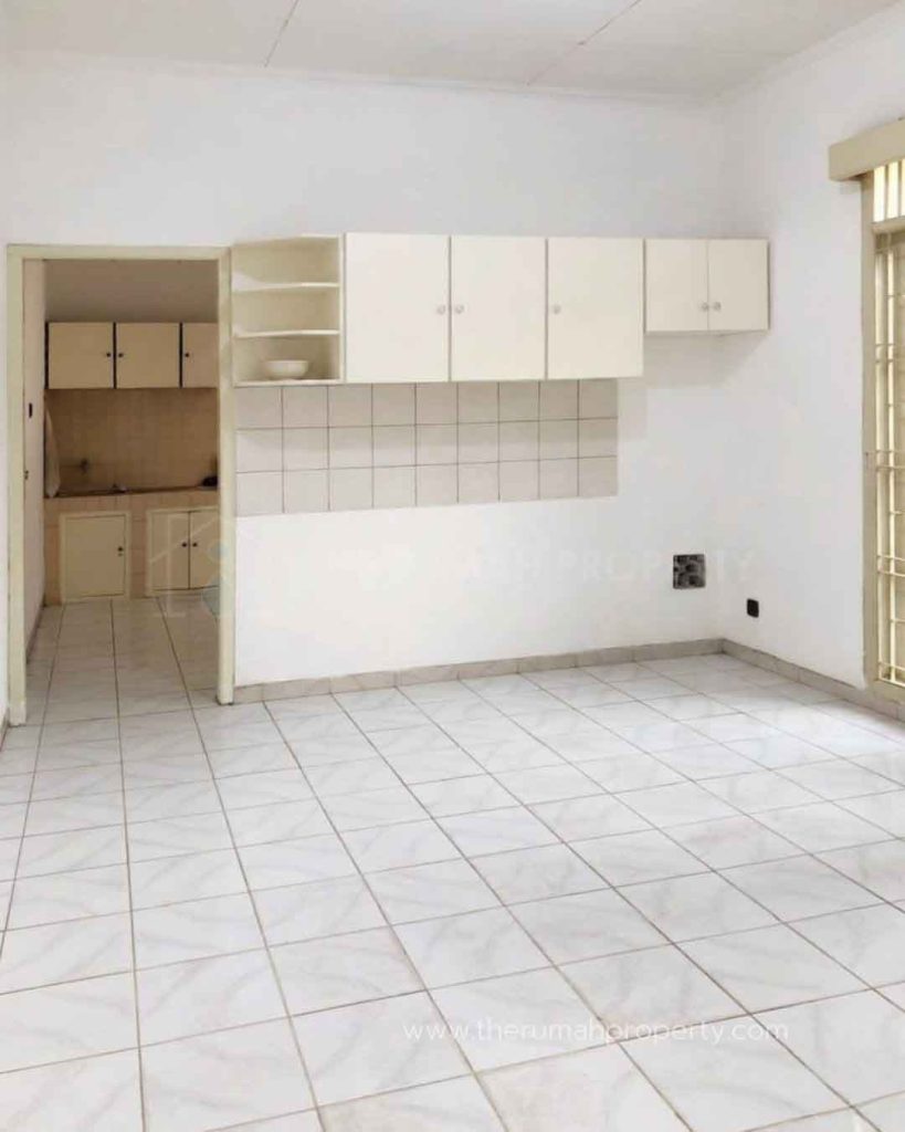 Rumah-Halam-Luas-Tebet-Jakarta-Selatan-Dekat-Gedung-Bidakara-6