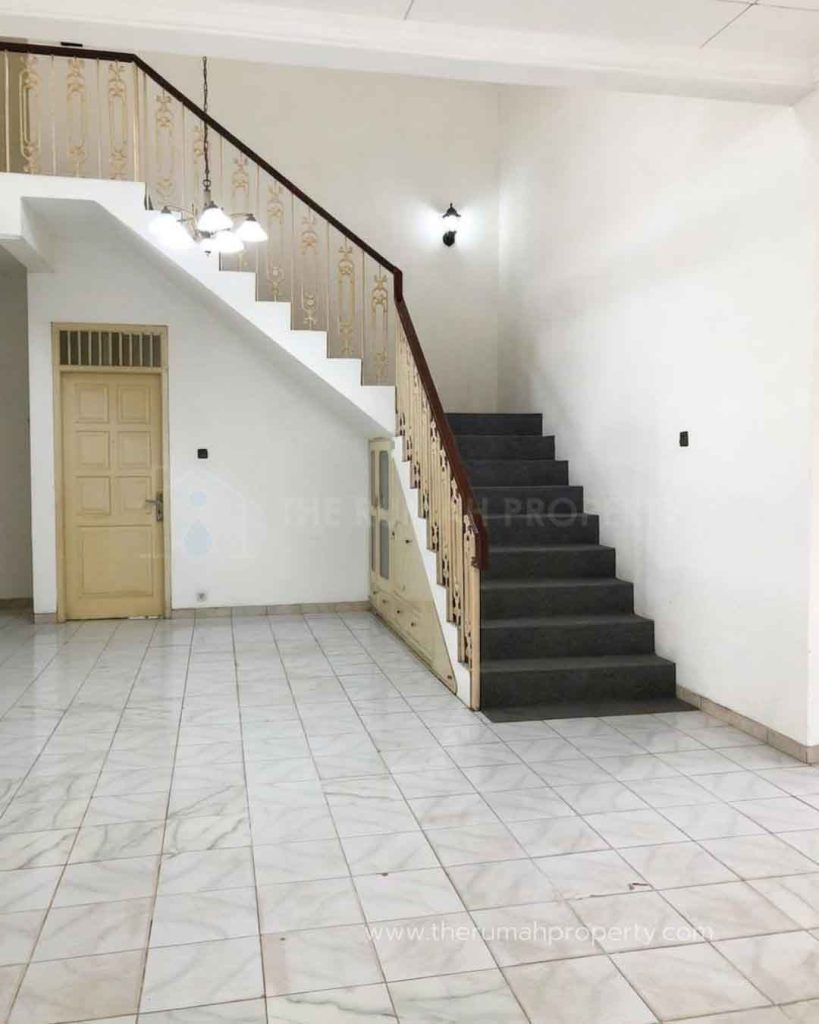 Rumah-Halam-Luas-Tebet-Jakarta-Selatan-Dekat-Gedung-Bidakara-9