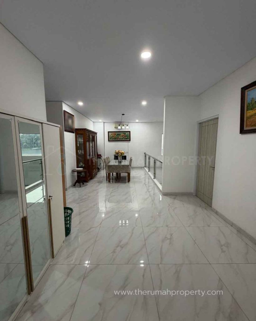 Rumah-Komplek-Fasilitas-Kolam-Renang-Pribadi-Jagakarsa-Jaksel-10