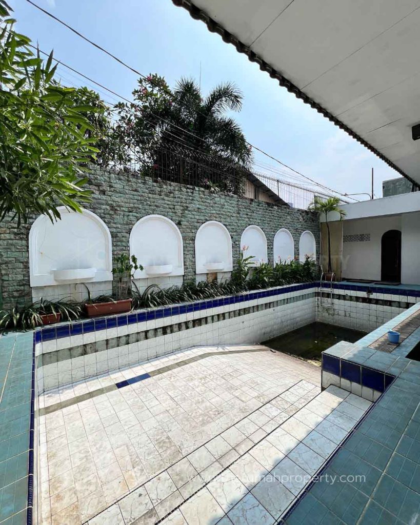 Rumah-Lama-Jalan-Haji-Saidi-Cipete-Jakarta-Selatan-Hanya-Hitung-Tanah-1