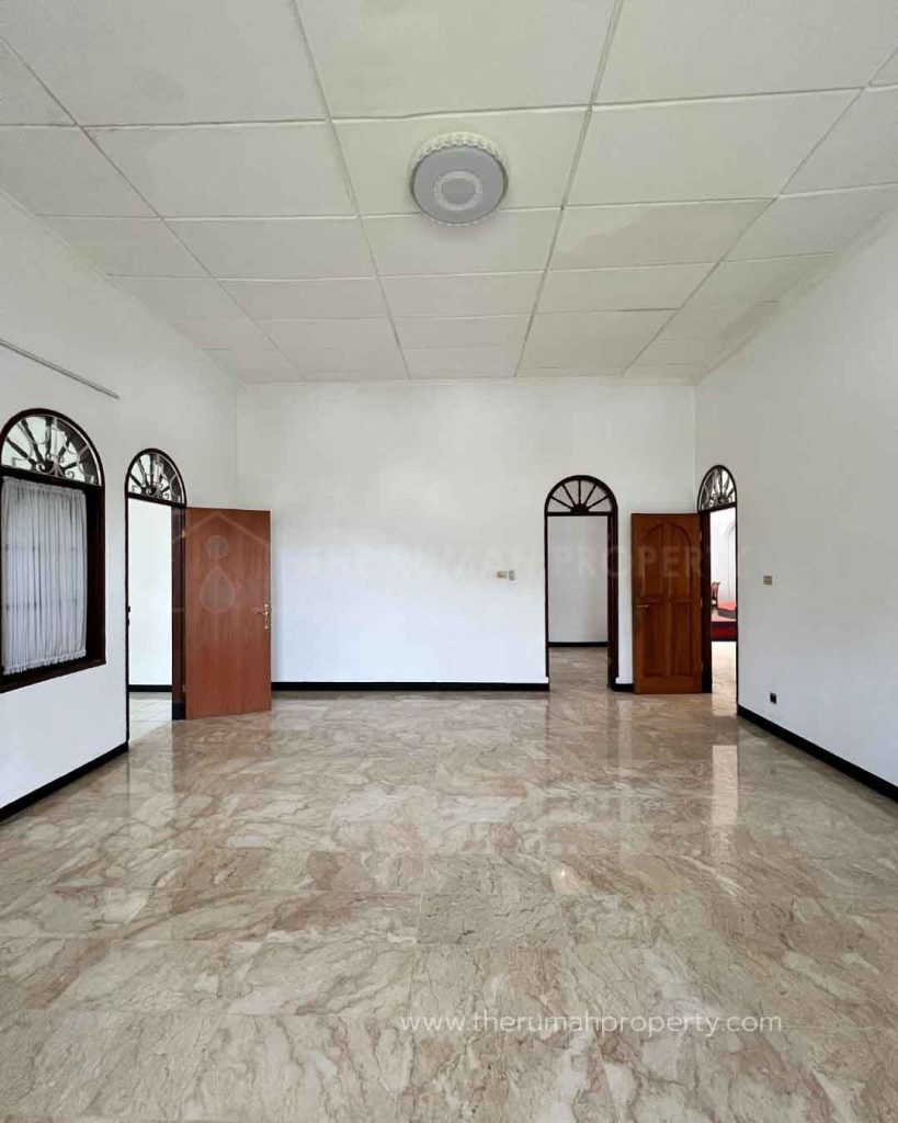 Rumah-Lama-Jalan-Haji-Saidi-Cipete-Jakarta-Selatan-Hanya-Hitung-Tanah-10
