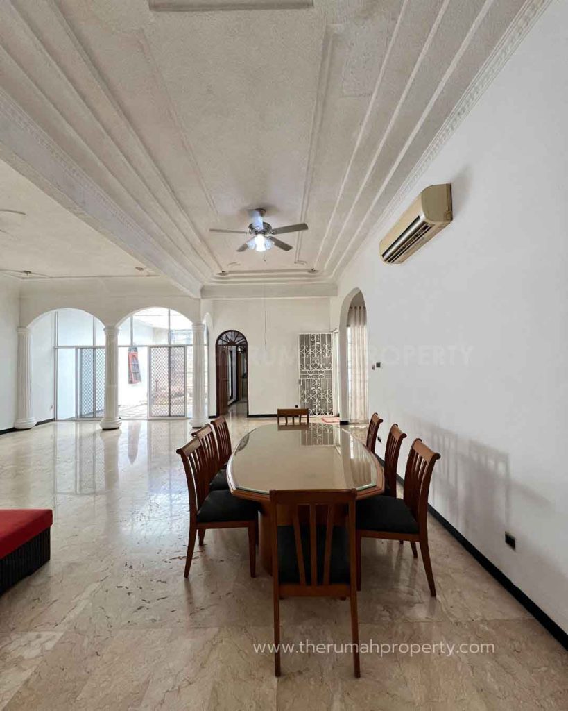 Rumah-Lama-Jalan-Haji-Saidi-Cipete-Jakarta-Selatan-Hanya-Hitung-Tanah-4