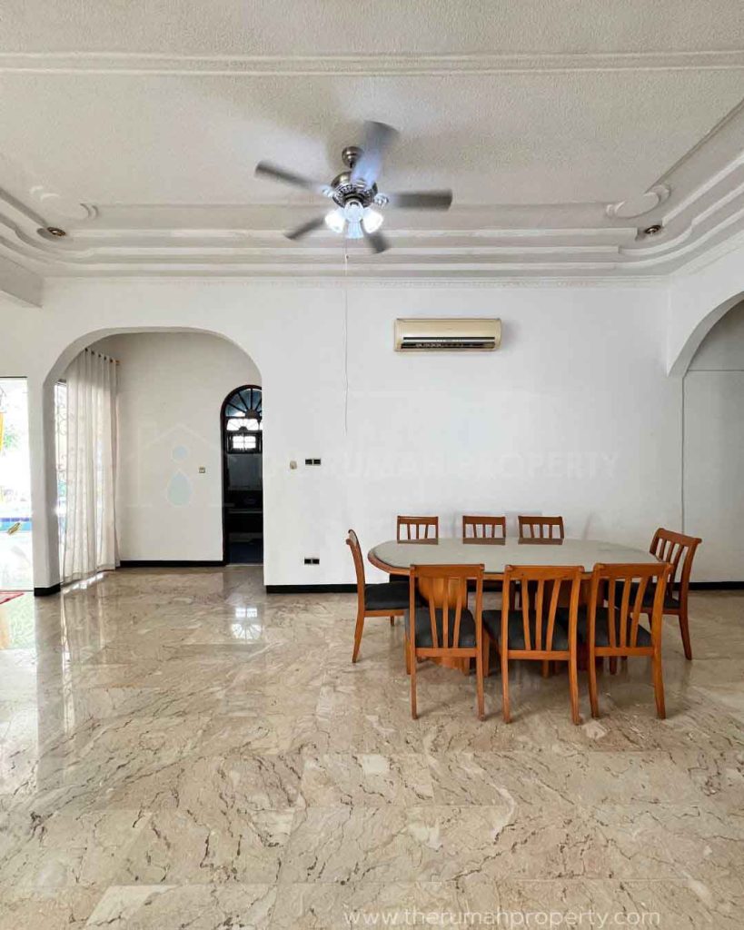 Rumah-Lama-Jalan-Haji-Saidi-Cipete-Jakarta-Selatan-Hanya-Hitung-Tanah-5