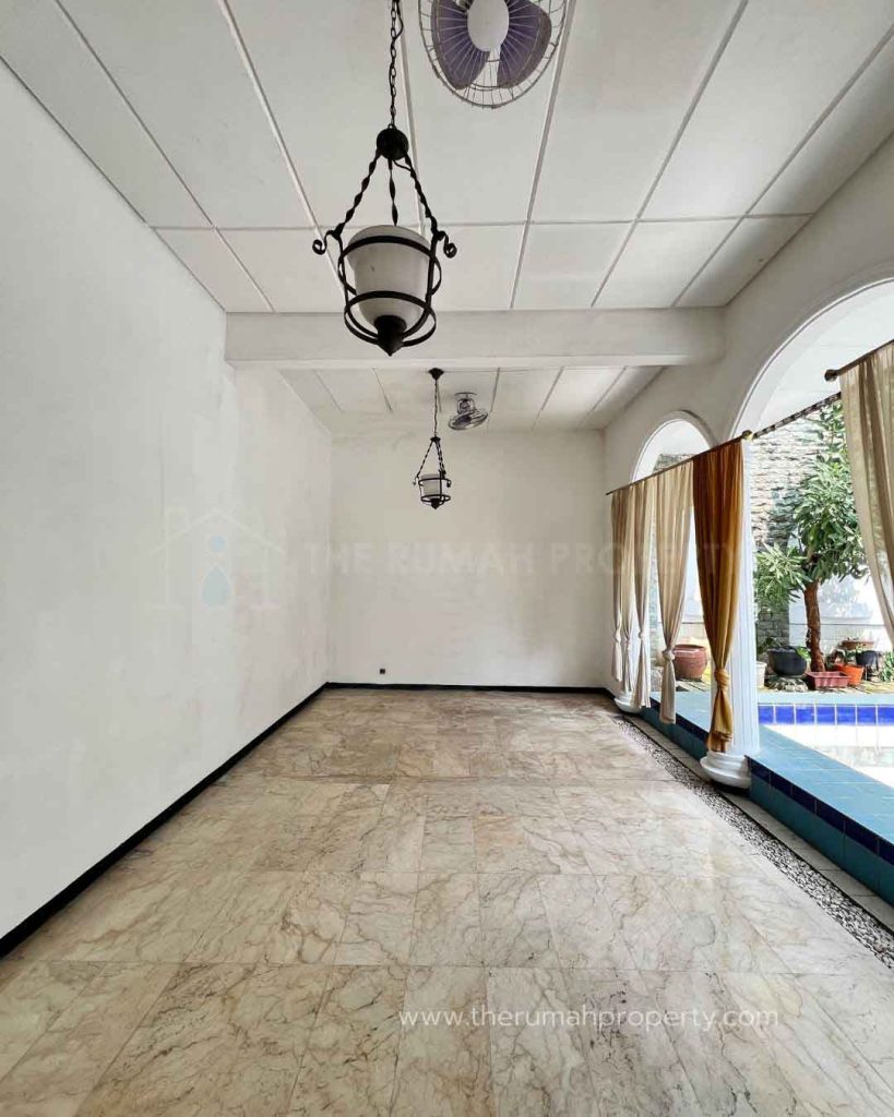 Rumah-Lama-Jalan-Haji-Saidi-Cipete-Jakarta-Selatan-Hanya-Hitung-Tanah-9