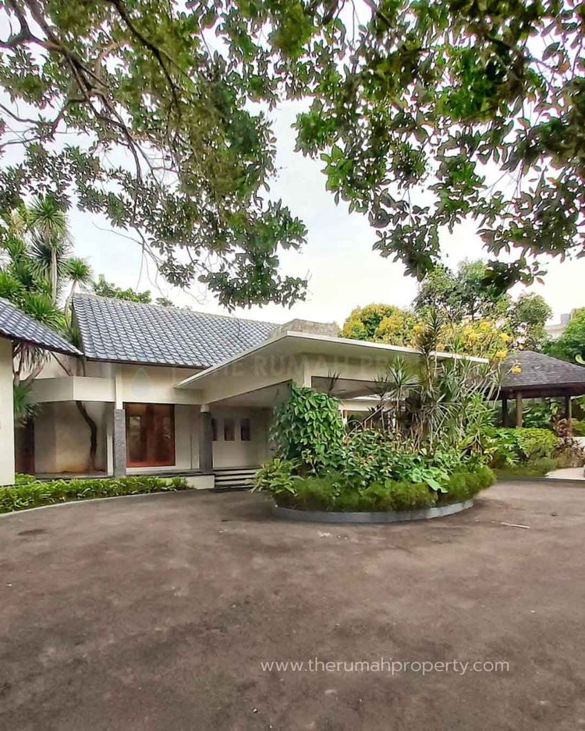 Rumah-Mewah-Fatmawati-Cilandak-Ada-Kolam-Renang-dan-Paviliun-1