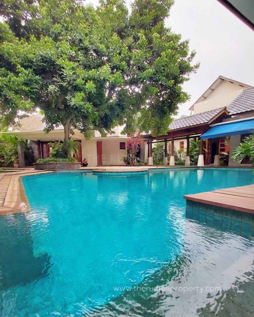 Rumah-Mewah-Fatmawati-Cilandak-Ada-Kolam-Renang-dan-Paviliun-2
