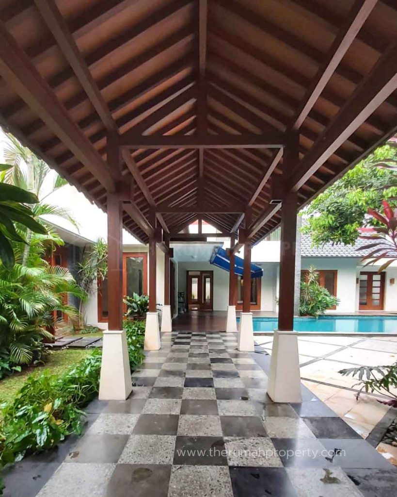 Rumah-Mewah-Fatmawati-Cilandak-Ada-Kolam-Renang-dan-Paviliun-4