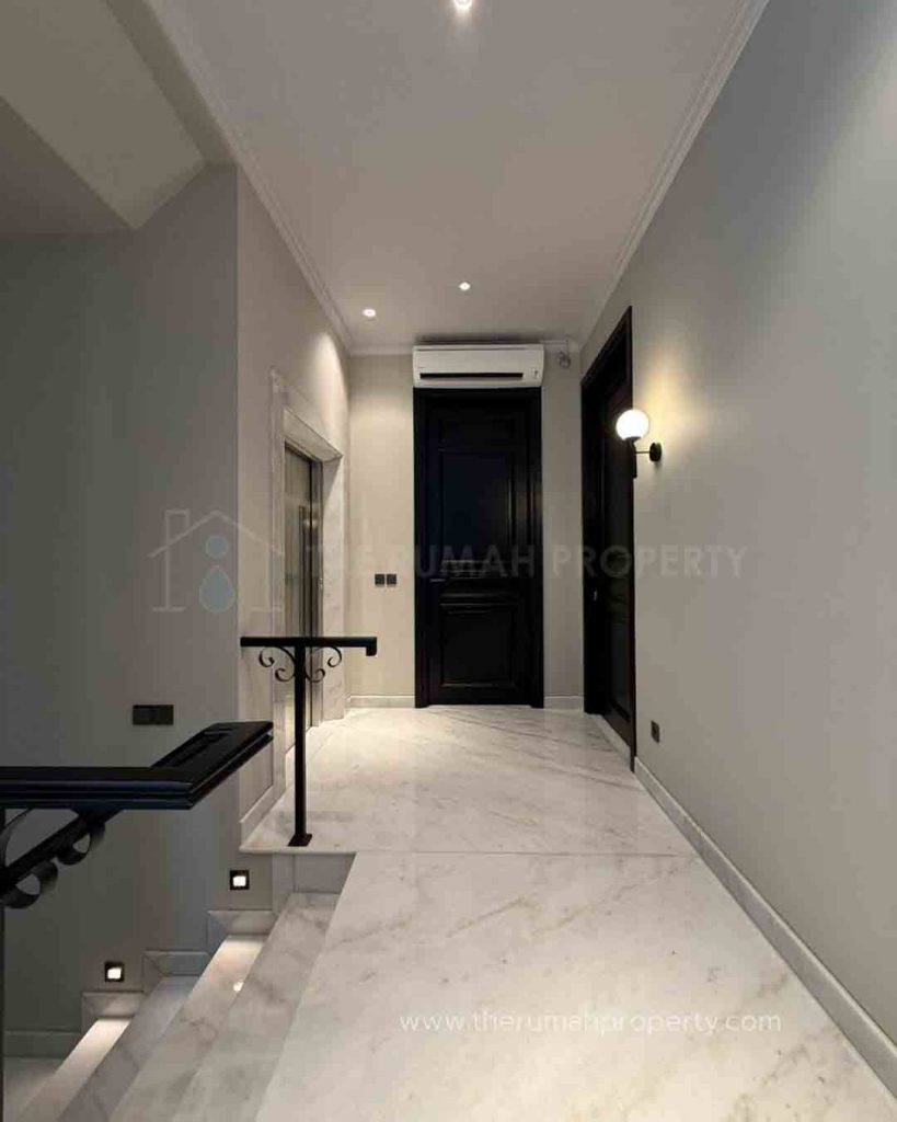 Rumah-Mewah-Kebayoran-Baru-Area-Senopati-4-Lantai-Ada-Kolam-renang-dan-Liftnya-7