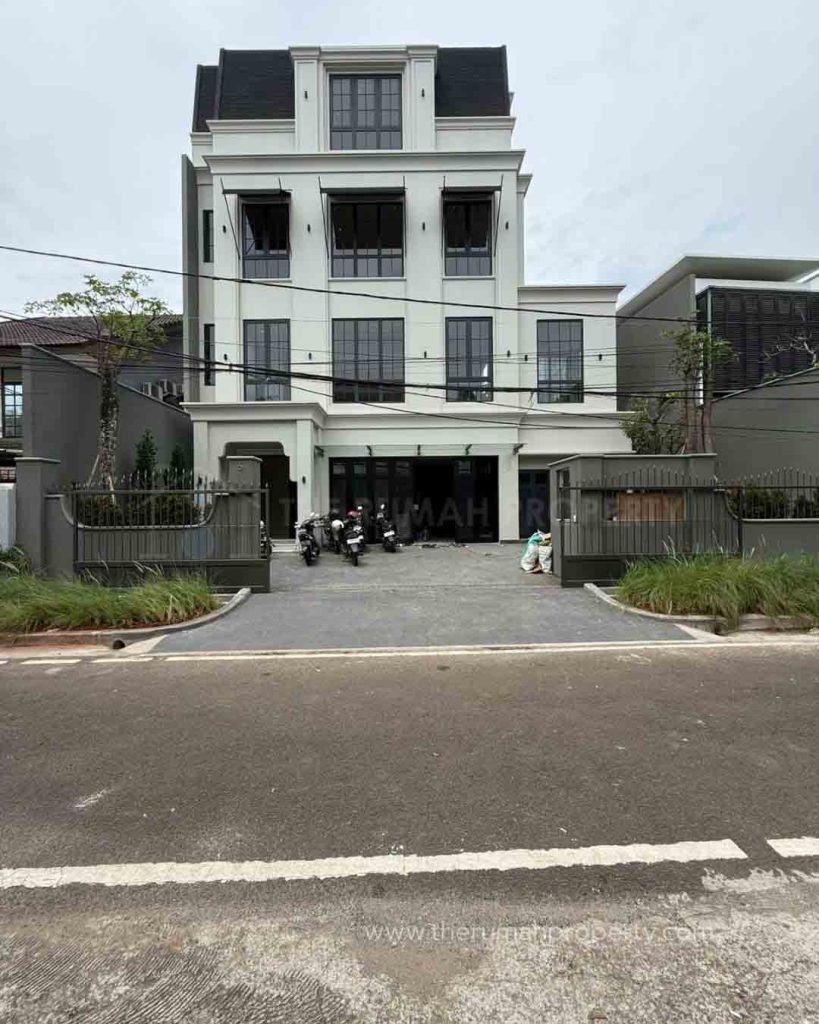 Rumah-Mewah-Kebayoran-Baru-Area-Senopati-4-Lantai-Ada-Kolam-renang-dan-Liftnya-9