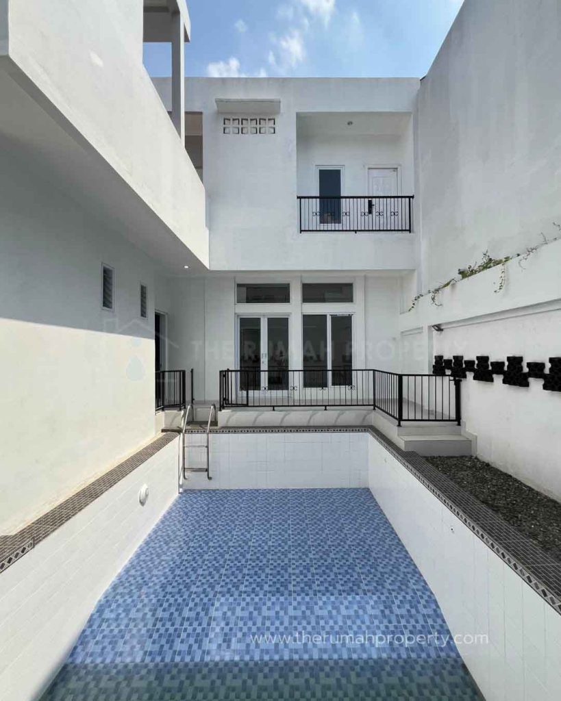 Rumah-Modern-Klasik-Pinggir-Jalan-Utama-Cinere-Depok-Ada-Kolam-Renang-Pribadi-6