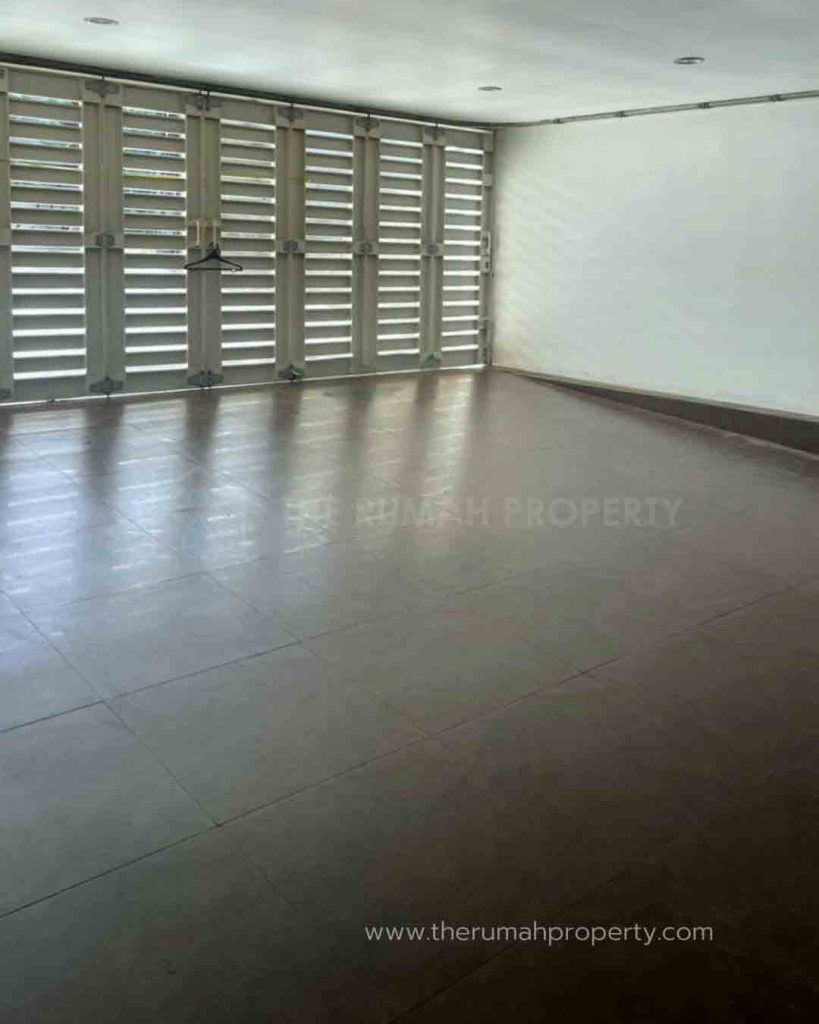 Sewa-Rumah-2-Lantai-Semi-Basement-Ada-Kolam-Renang-Kebayoran-Baru-1
