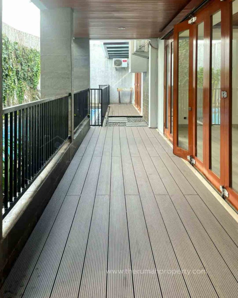 Sewa-Rumah-2-Lantai-Semi-Basement-Ada-Kolam-Renang-Kebayoran-Baru-3