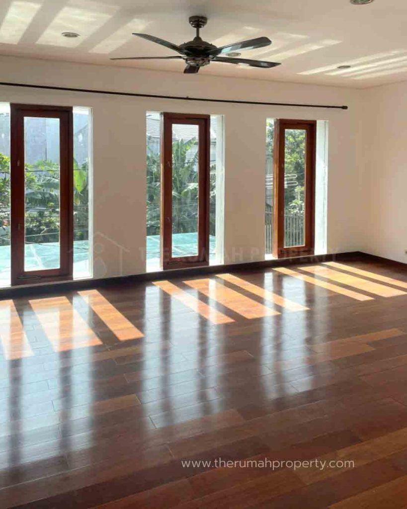 Sewa-Rumah-2-Lantai-Semi-Basement-Ada-Kolam-Renang-Kebayoran-Baru-4