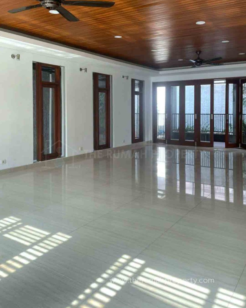 Sewa-Rumah-2-Lantai-Semi-Basement-Ada-Kolam-Renang-Kebayoran-Baru-5