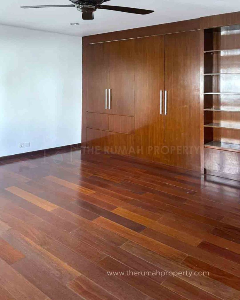 Sewa-Rumah-2-Lantai-Semi-Basement-Ada-Kolam-Renang-Kebayoran-Baru-6