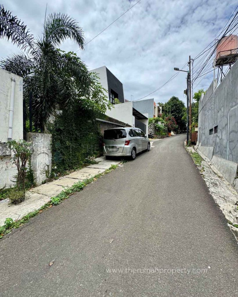 Tanah-Dijual-Kebayoran-Baru-Dekat-ke-Jalan-Haji-Nawi-Raya-dan-ke-Pondok-Indah-1