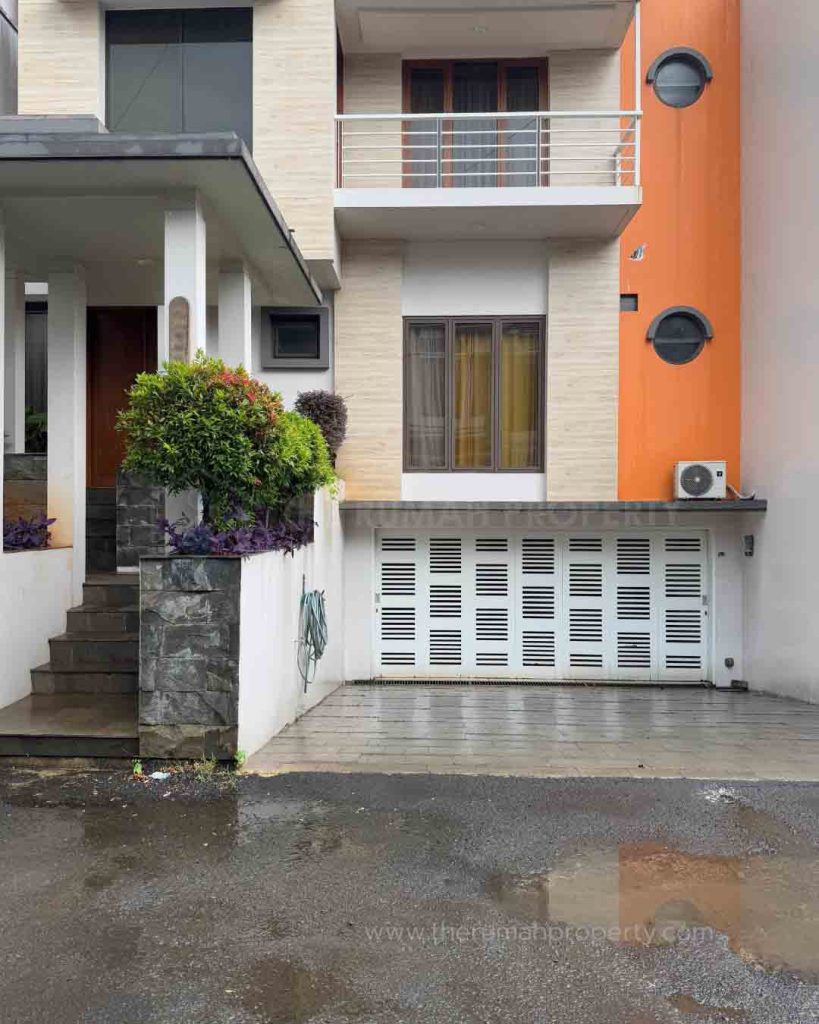 Townhouse-3-Lantai-Private-Pool-Lebak-Bulus-Dalam-Cluster-1