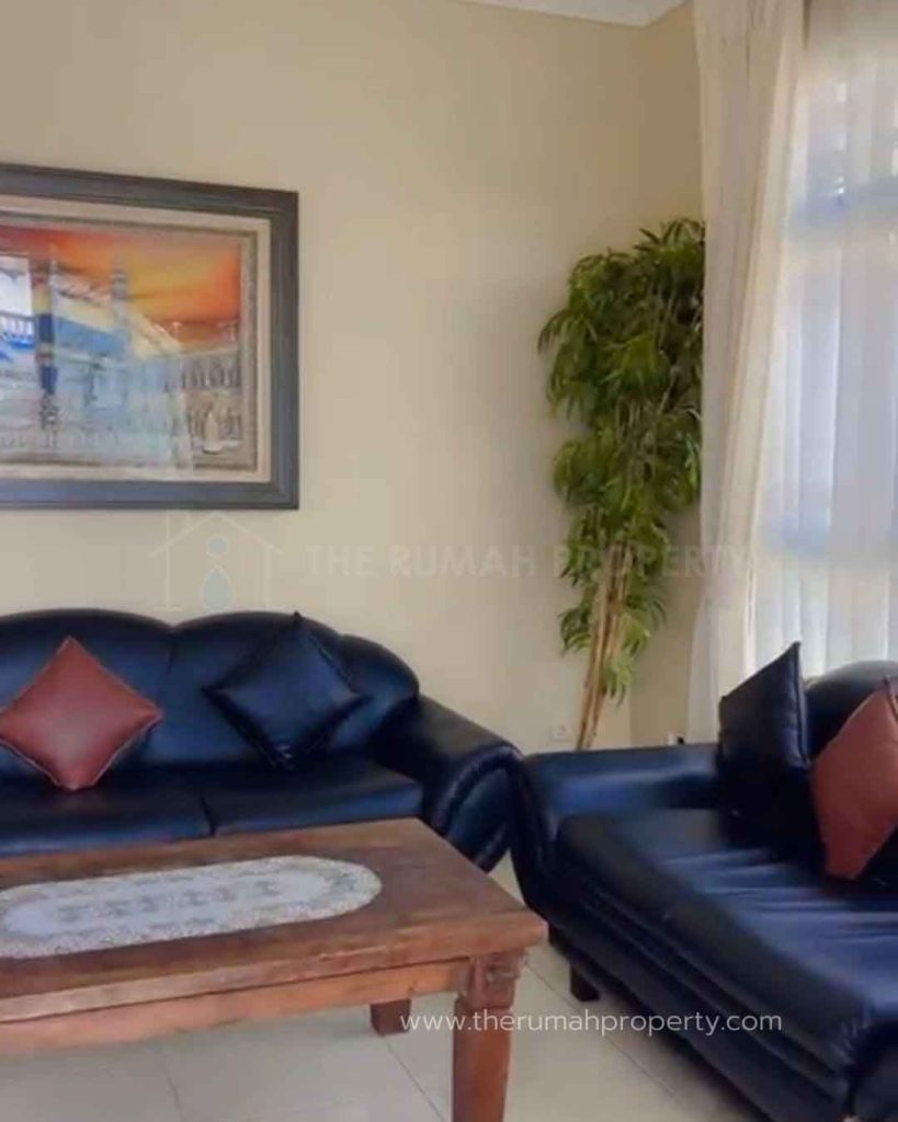 Villa-Dengan-Kolam-Renang-Pribadi-dan-Fully-Furnished-Dijual-di-Cipanas-Jawa-Barat-3