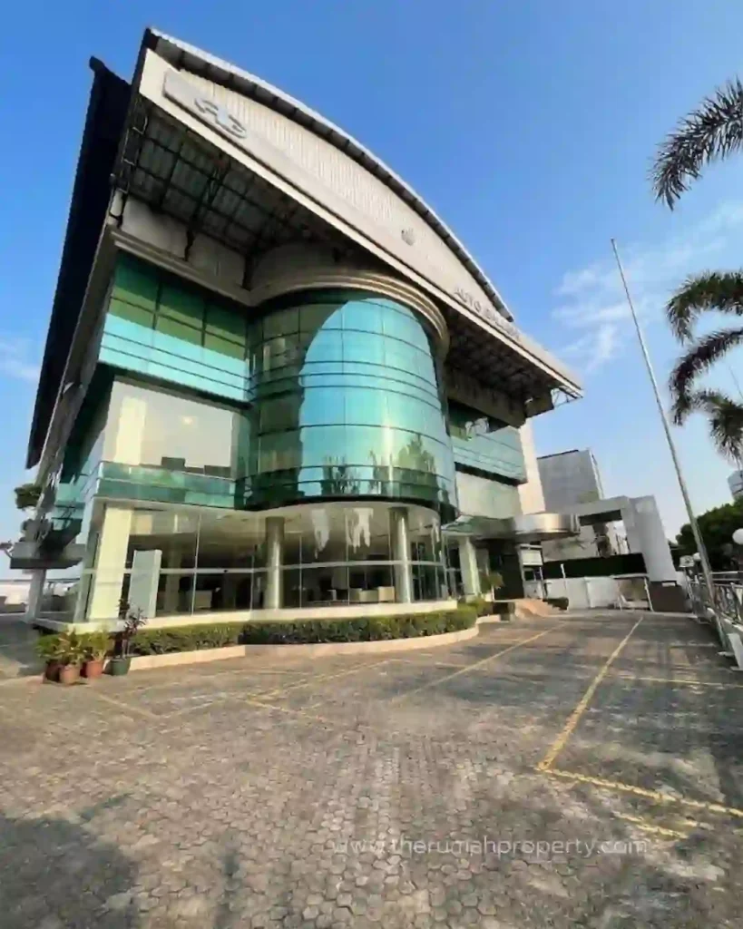 Gedung-Pondok-Indah-ex-Showroom-Bengkel-dan-Lapangan-Padel-2